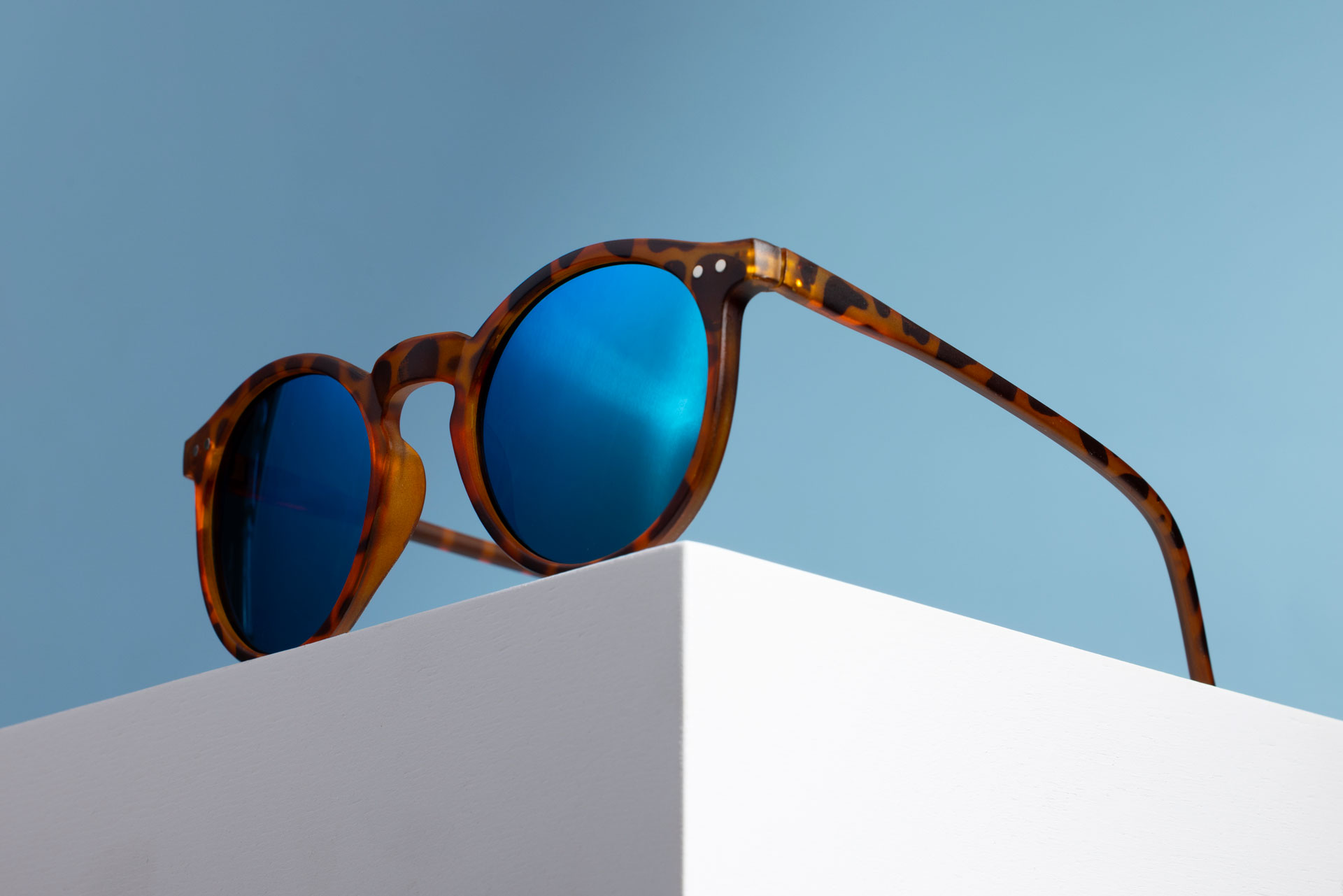 Lunettes de soleil françaises IZIPIZI et Ray-Ban